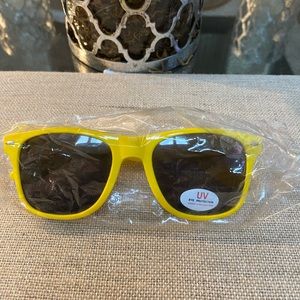 New Sealed Kendra Scott Yellow Sunglasses